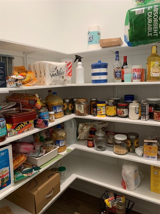 Building Photo - 2420 Danbury Ln