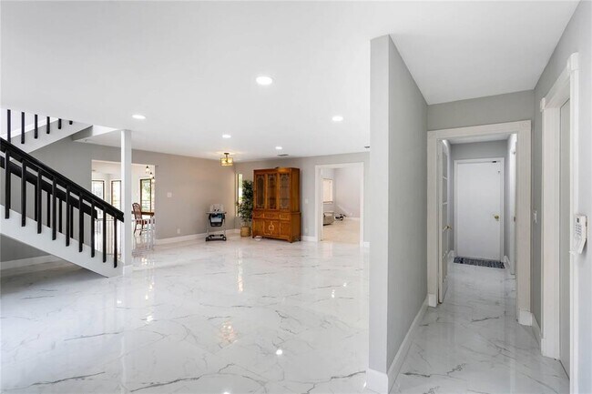 Building Photo - 470 NW 38th Ave