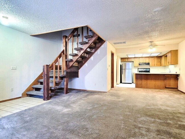 Building Photo - 14011 Fairhill Ave