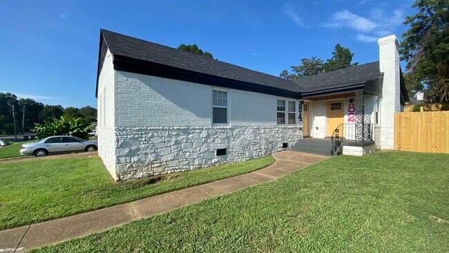 Building Photo - 82 N Holmes St