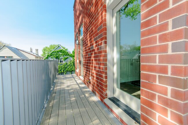 Building Photo - 2812 N Mildred Ave