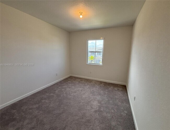 Building Photo - 2622 SE 10th St