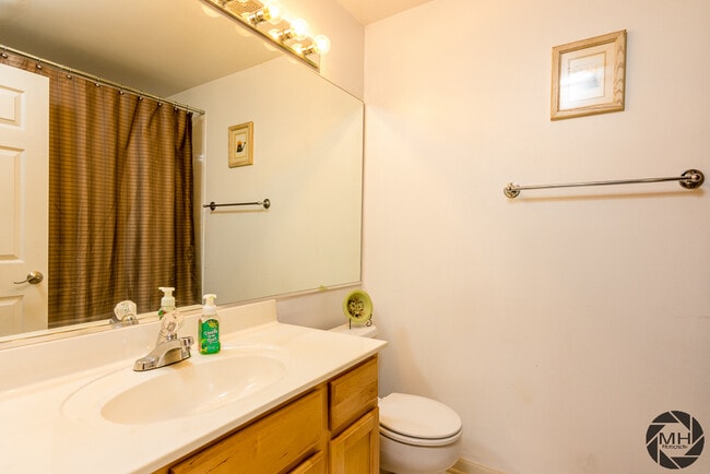 Building Photo - 577 Pinebrook Dr