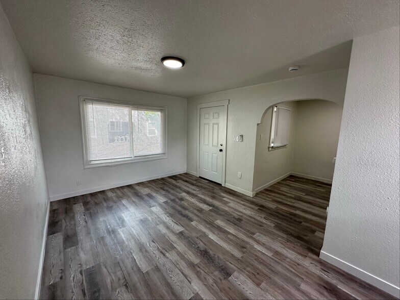 Building Photo - 614 E 600 S