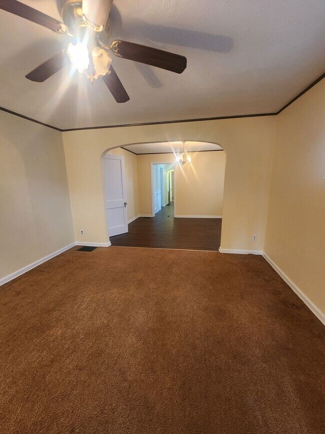 Building Photo - One Bedroom Spacious Duplex near Irvington