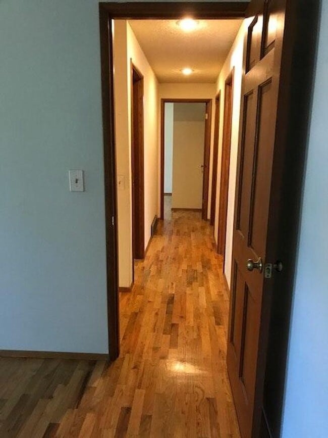 Building Photo - $4800 Beautiful park like 2 Story SFH,4BR,2.5BA, For Rent in Bellevue 98007