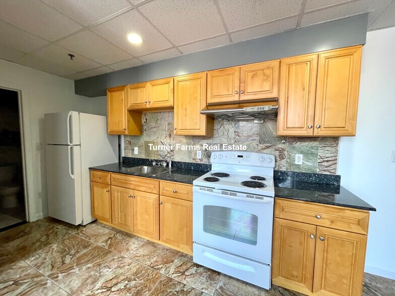Primary Photo - 72 Kneeland St