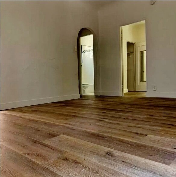 Building Photo - 806 N Poinsettia Pl