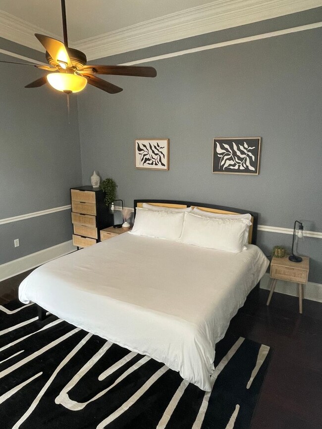 Building Photo - Fully Furnished 1BD/1BA, Walk to French Quarter