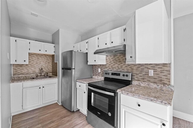 Building Photo - 19 Barclay St