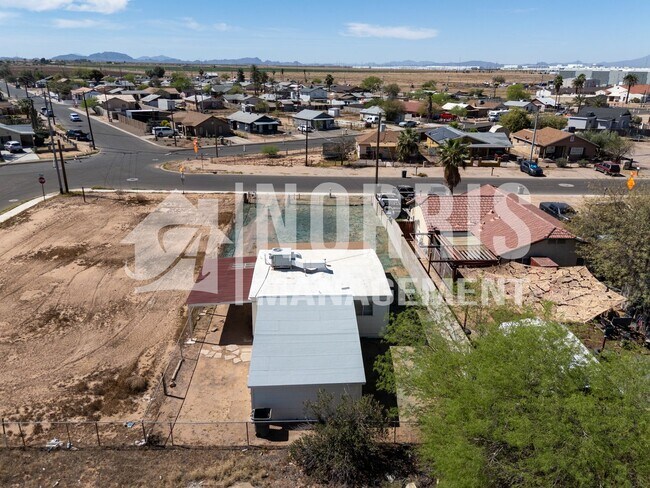 Building Photo - Two Bedroom Home in Casa Grande