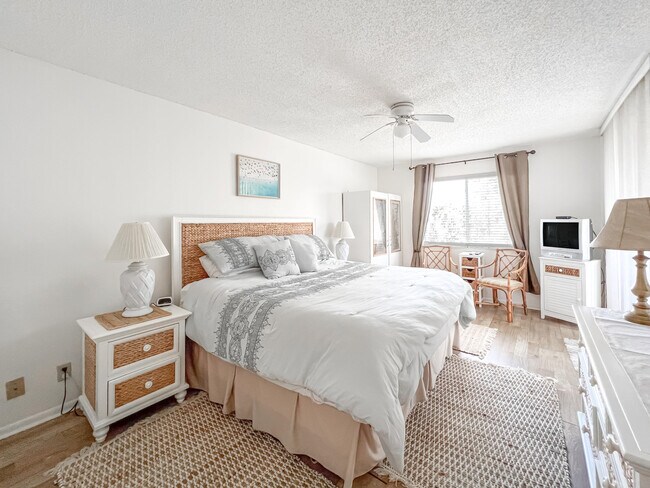 Building Photo - 353 S US Hwy 1