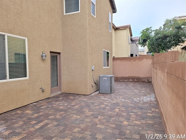 Building Photo - 10432 Yew Blossom Ave