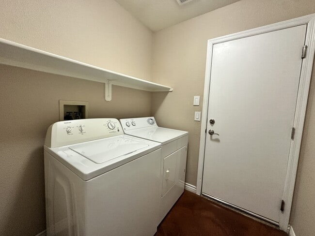 Building Photo - 678 Dockery Pl