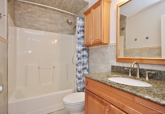 Building Photo - 478 Lake Rd