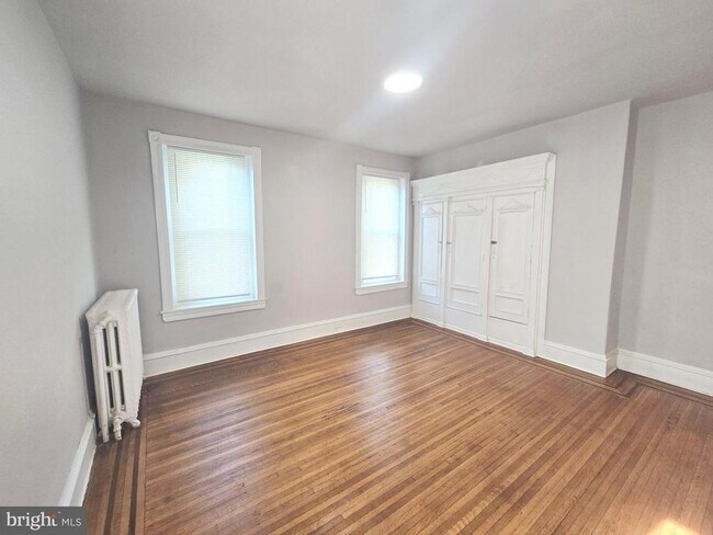Building Photo - 5222 Webster St