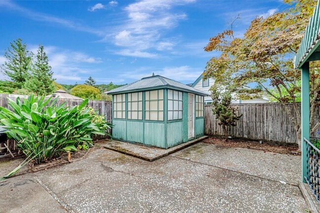 Primary Photo - 1520 Hexem Ave