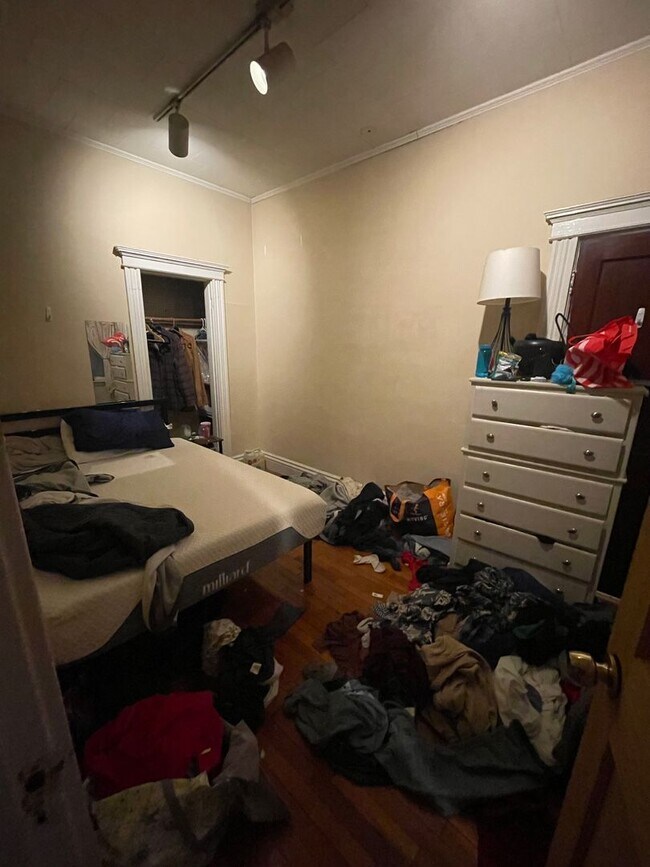 Building Photo - 9/1 No Fee! Massive 4BR/1.5BA near Audubon Circle, BU, Kenmore, Longwood!