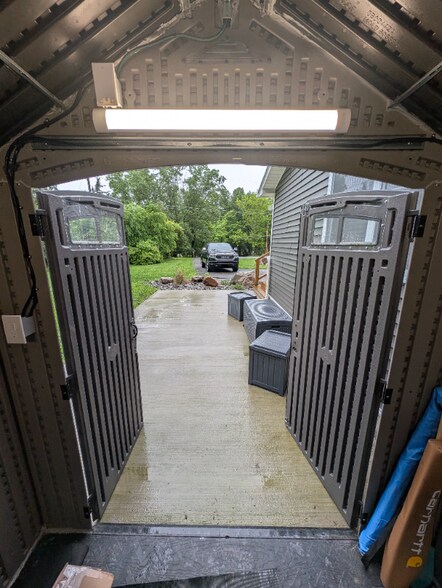 Building Photo - 8 Cedar Ln