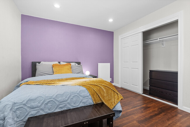 Gold Bedroom - 2302 Oakwood Dr