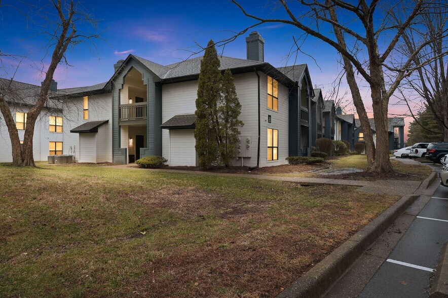 Building Photo - 2200 Deer Path Cir