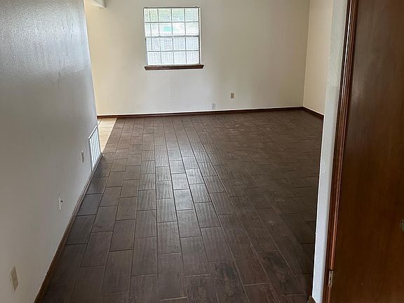 Building Photo - 811 Hawthorne Pl