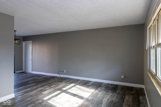 Building Photo - 372 Redbud Pl