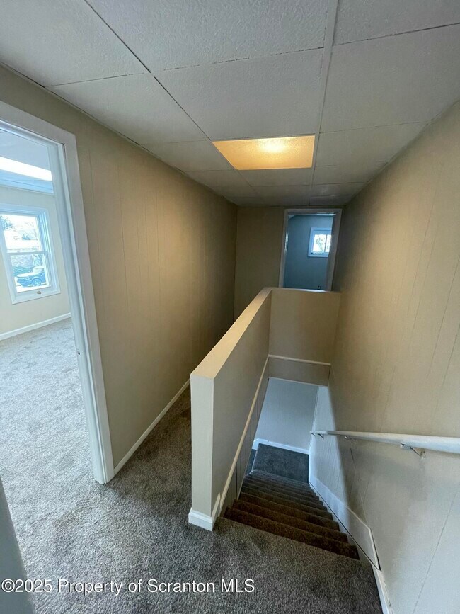 Building Photo - 302 Vine St