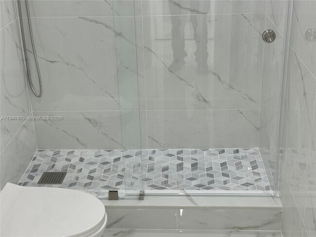 Building Photo - 18031 Biscayne Blvd