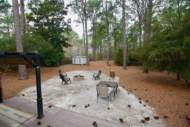 Building Photo - 520 N Hale St