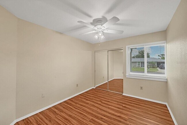 Building Photo - 5439 Kenwood Dr