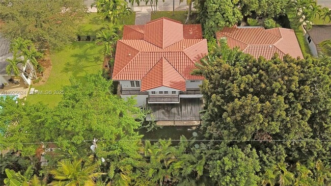 Building Photo - 832 Wallace St