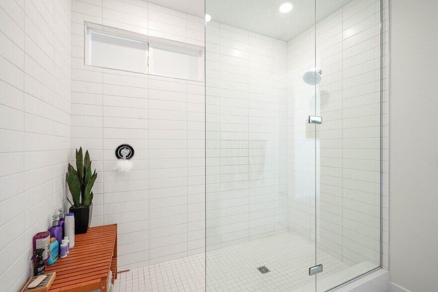 Primary Bathroom | Upper Third Level - 27586 Manzanita Way