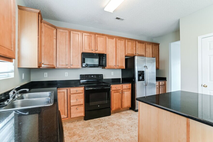 Building Photo - 4419 Golden View Dr