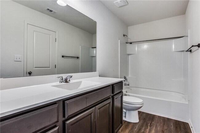 Building Photo - 509 Peony Ct