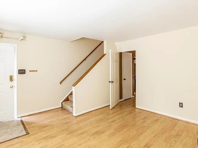 Building Photo - One Bedroom Townhouse