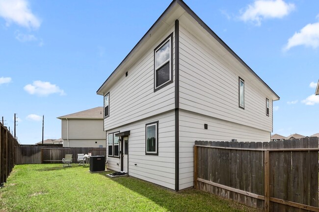 Building Photo - 24802 Landolfi Dr