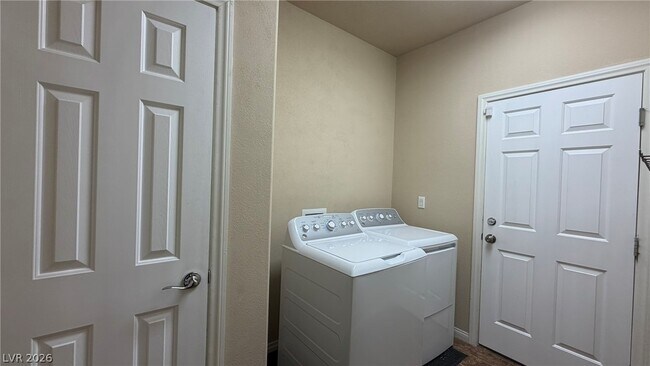 Building Photo - 6451 Parrot Ridge Ct