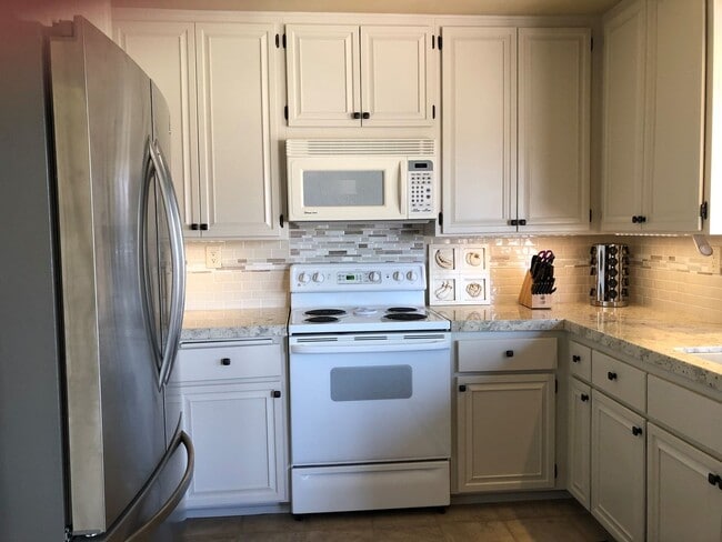 Building Photo - Charming Single Level 2br/2Ba Condo In Oaks North Senior 55+ Area