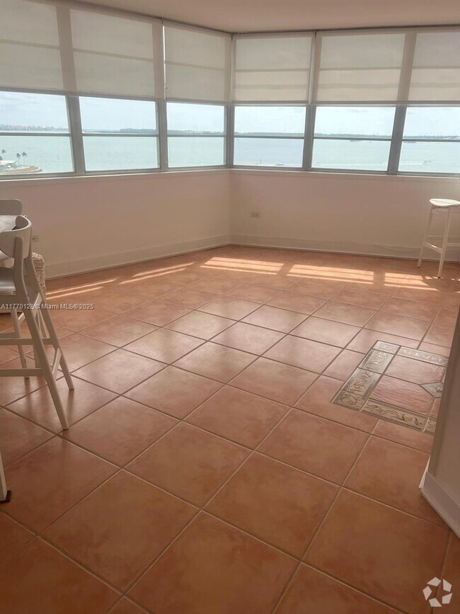 Building Photo - 999 Brickell Bay Dr