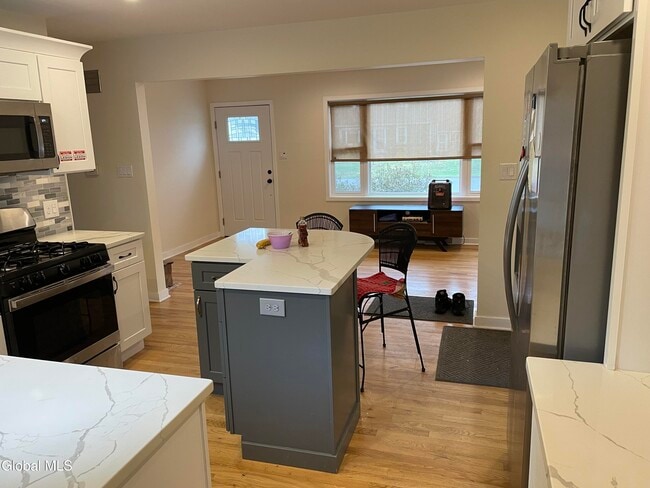 Building Photo - 13 Richards Dr