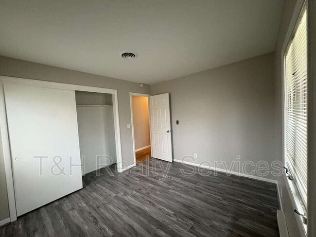 Building Photo - 509 Glendale Dr