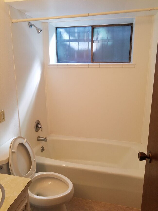 Building Photo - Estes Triplex