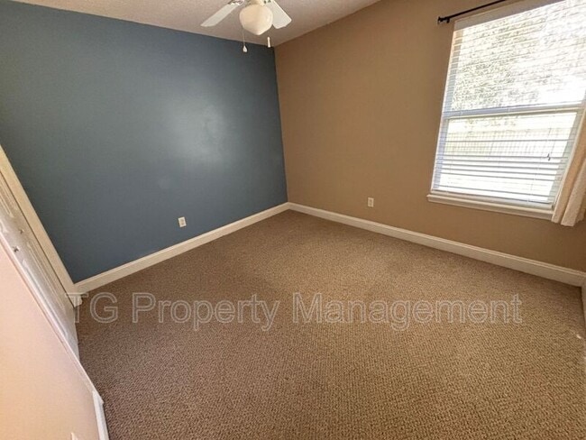 Building Photo - 14160 Fish Eagle Dr E