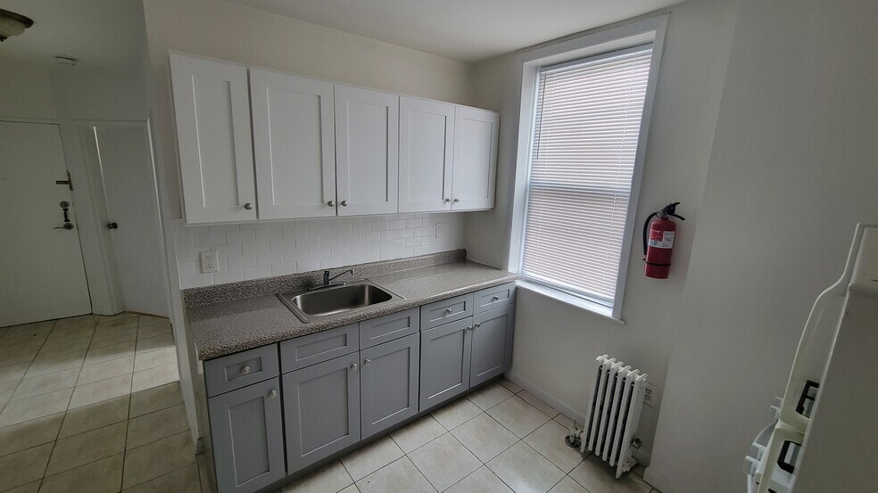 Building Photo - 31 67th St