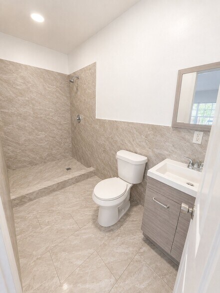Building Photo - 1306 S 29th Ave
