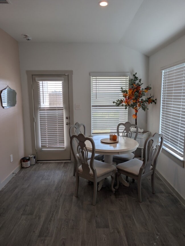 Building Photo - 14914 Cold Water Dr