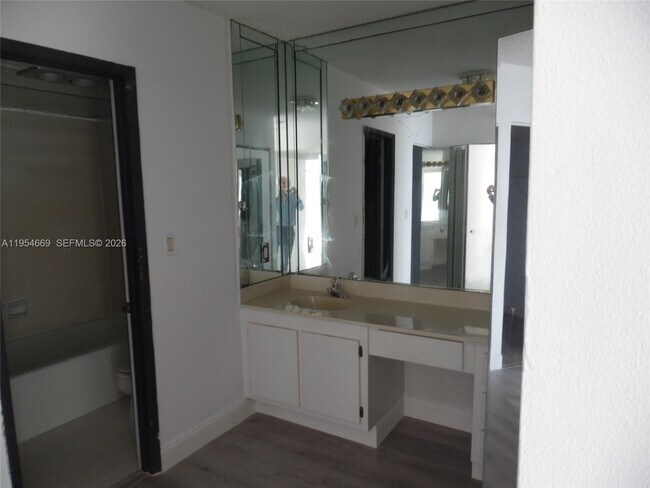 Building Photo - 20505 E Country Club Dr