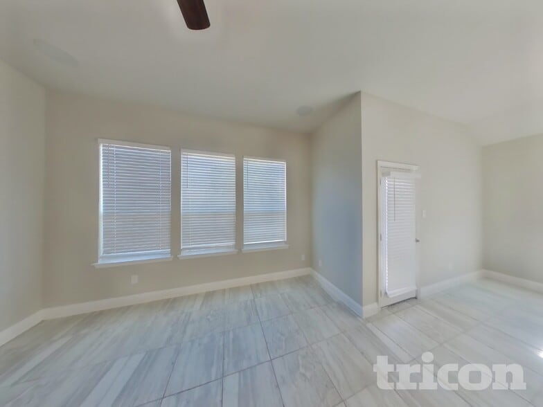 Building Photo - 1340 Beach Dr