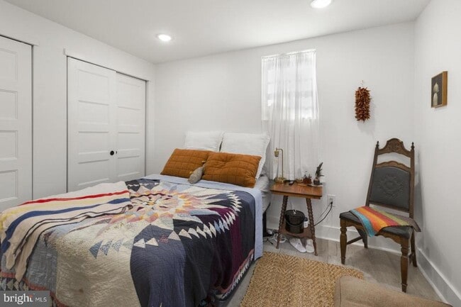 Building Photo - 212 Catharine St